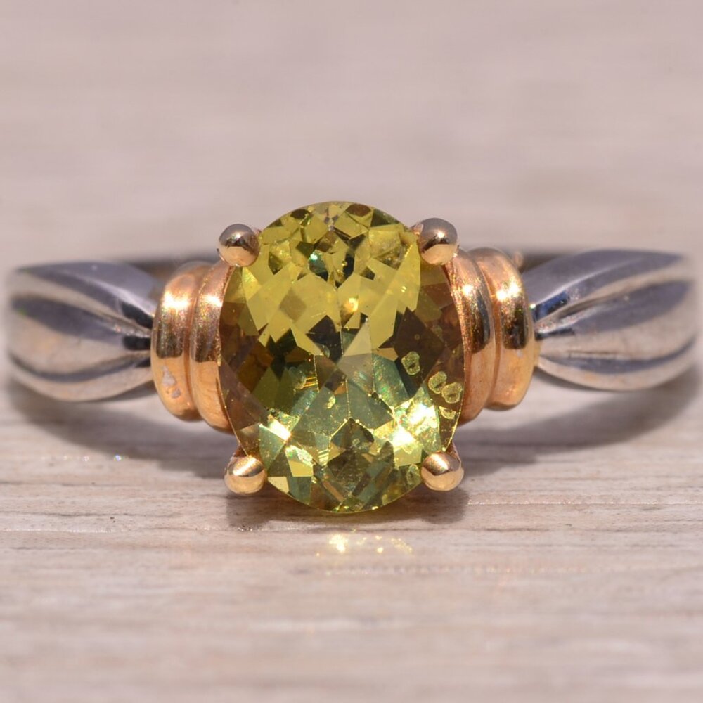 Peridot Ring in Yellow and White Gold - Picture 7 of 11